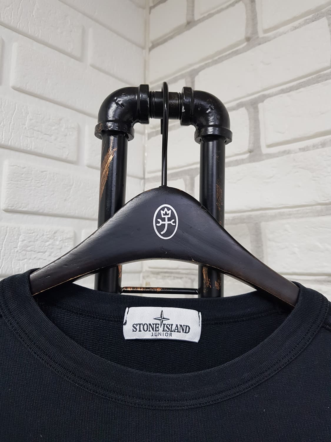 [55~66/정품] 스톤아일랜드 여성 와펜 맨투맨 블랙 상품이미지3