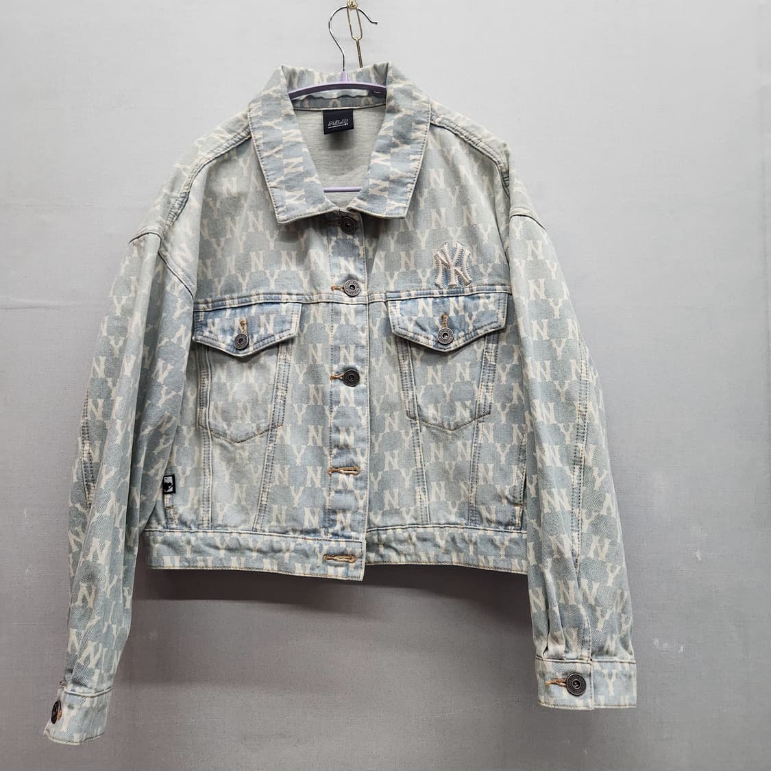 MLB 뉴욕양키스 모노그램 크롭 워싱데님 자켓80(L) 상품이미지1