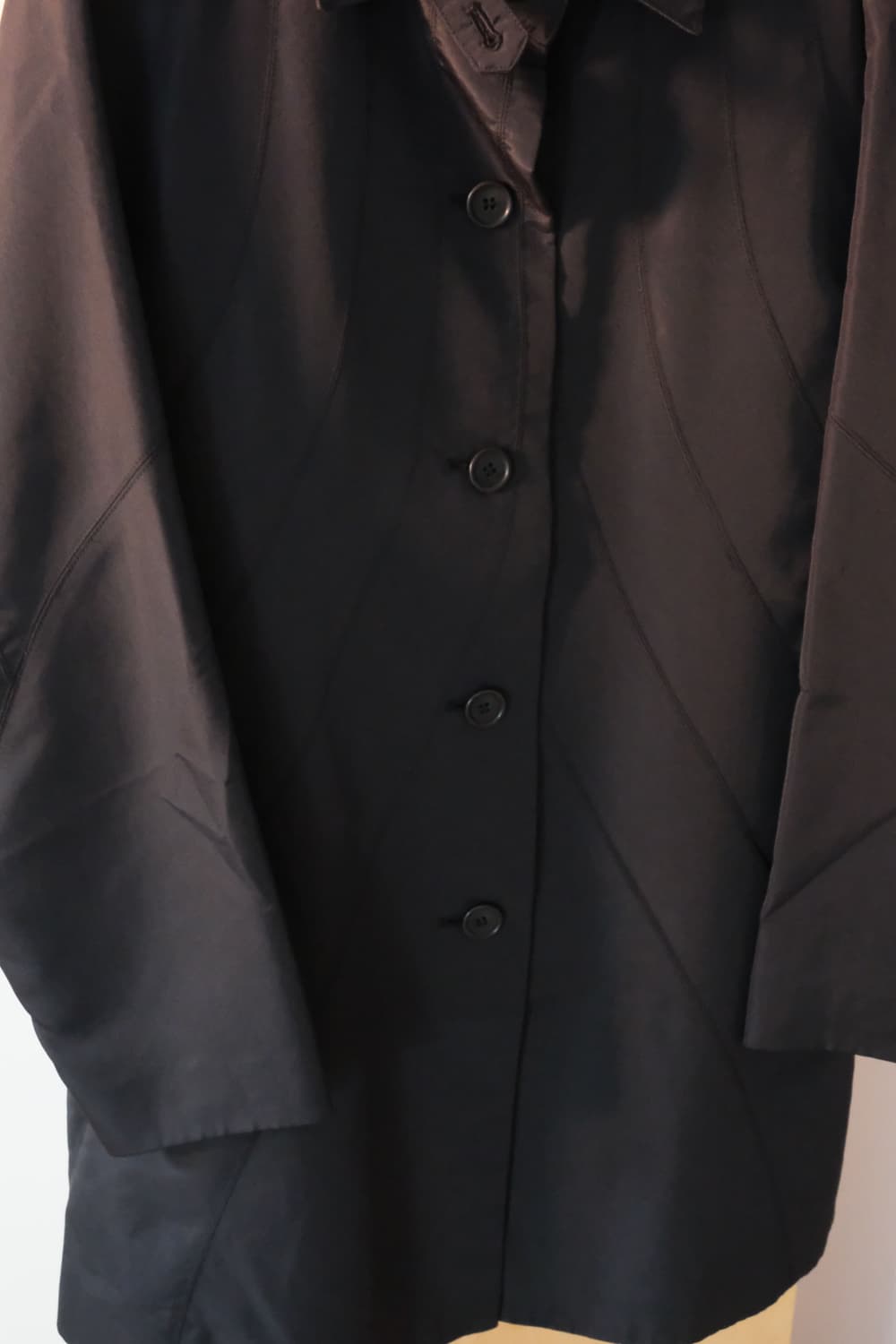 ISSEY MIYAKE Curved Panel Coat 상품이미지5