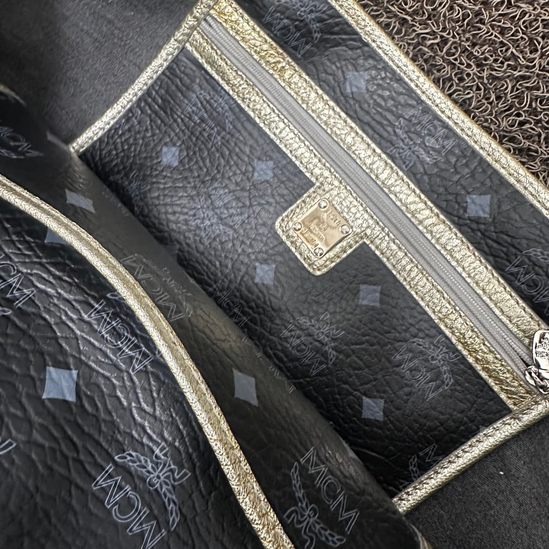 MCM 엠씨엠 라이언 비세토스 여성 토트백 상품이미지8