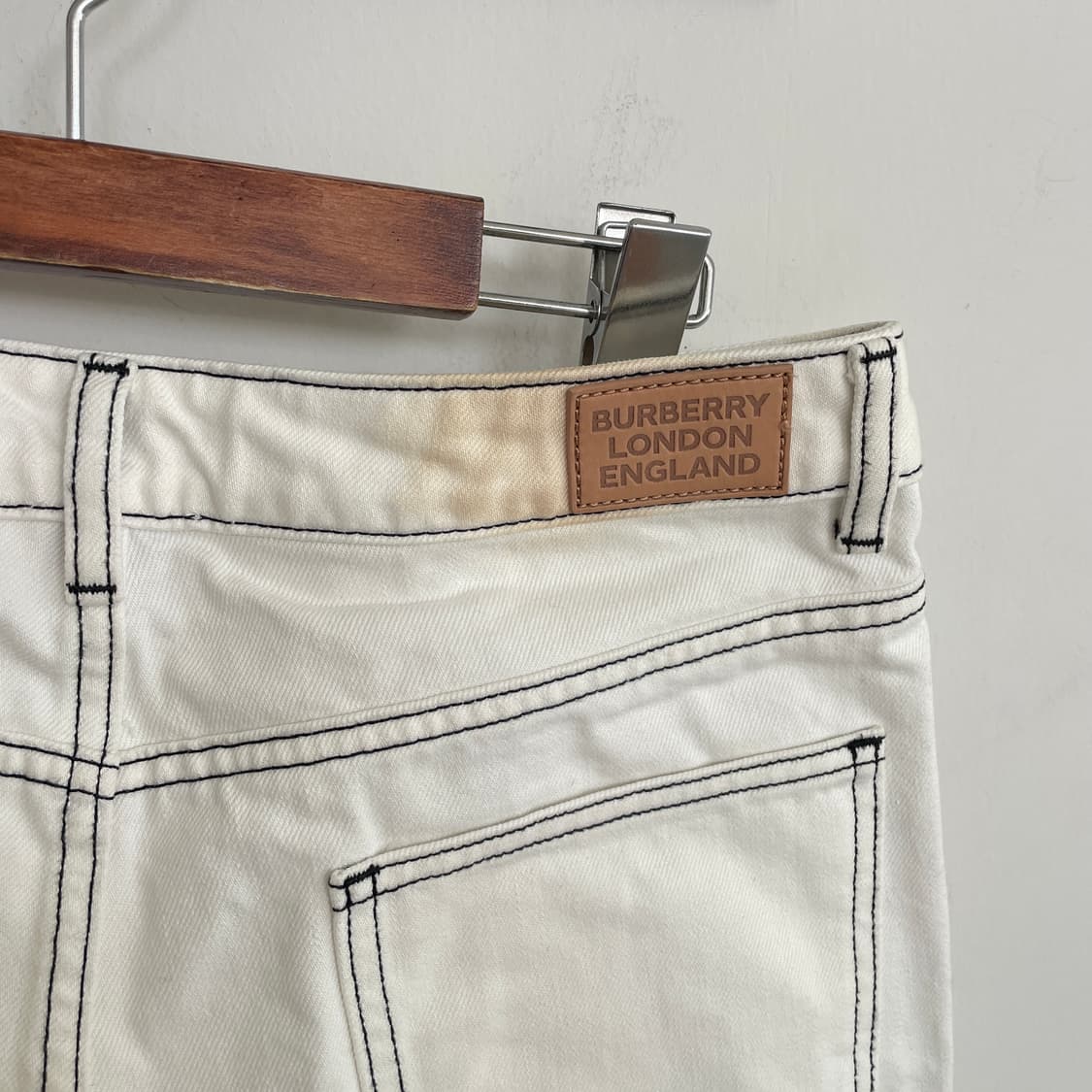 버버리 화이트 여성27 코튼 블랙 스티치 스탠다드 데님 팬츠 바지 상품이미지5