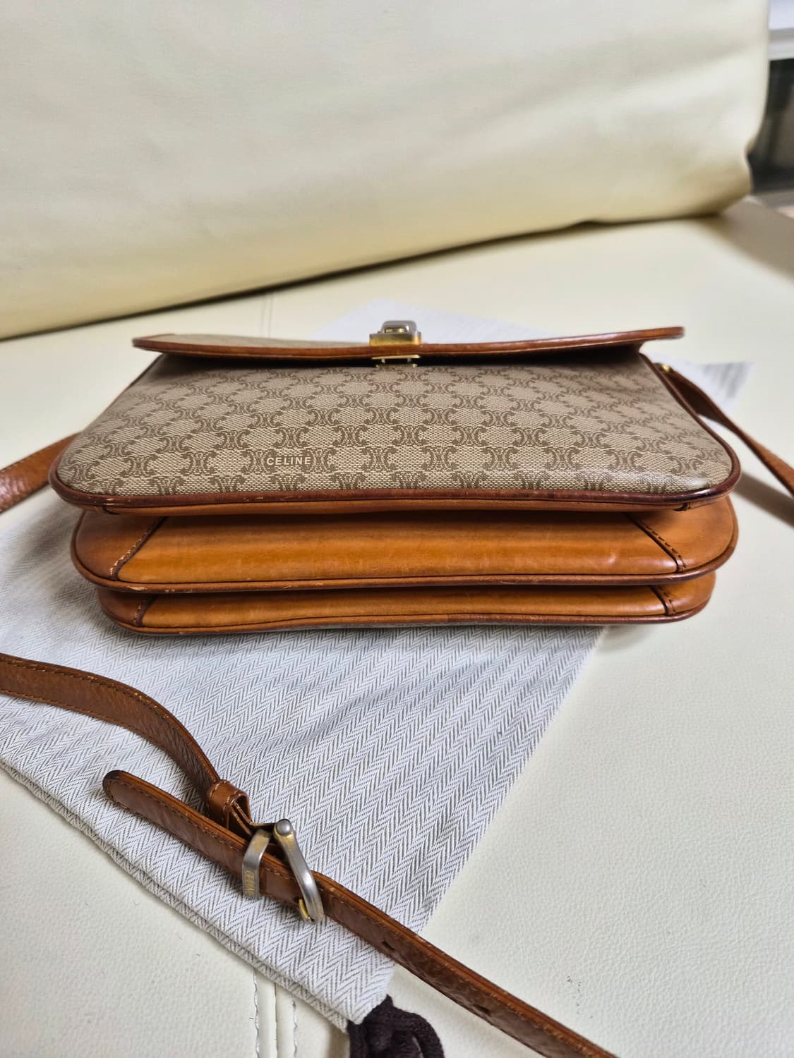 셀린느 정품 크로스백 상품이미지4