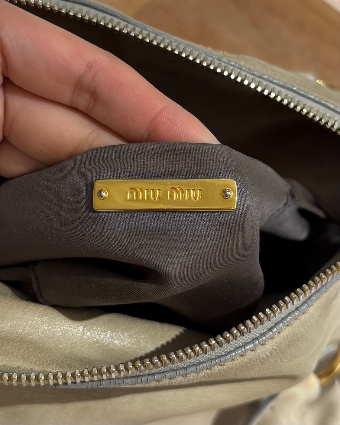 미우미우 아이보리 비텔로 럭스 리본 사첼백 상품이미지8