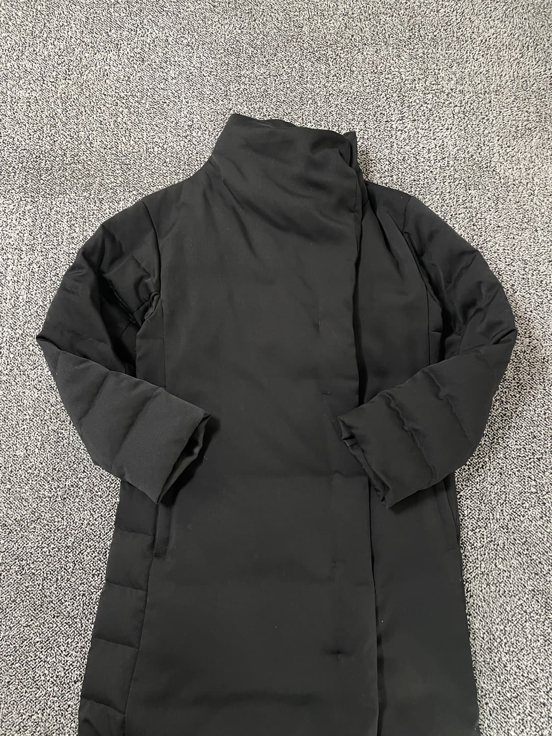 빈티지9. 이세이 미야케 플리츠 플리즈 롱 패딩 넥 라인 디테일 상품이미지2