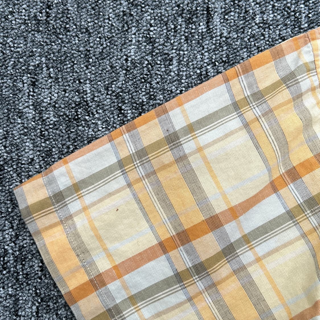 입생로랑 옐로우 체크 패턴 셔츠 상품이미지6