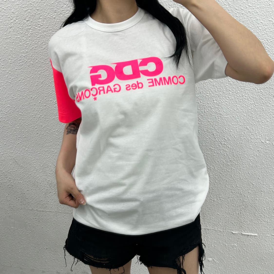 꼼데가르송 네온핑크 나그랑 화이트 반팔 M 상품이미지1