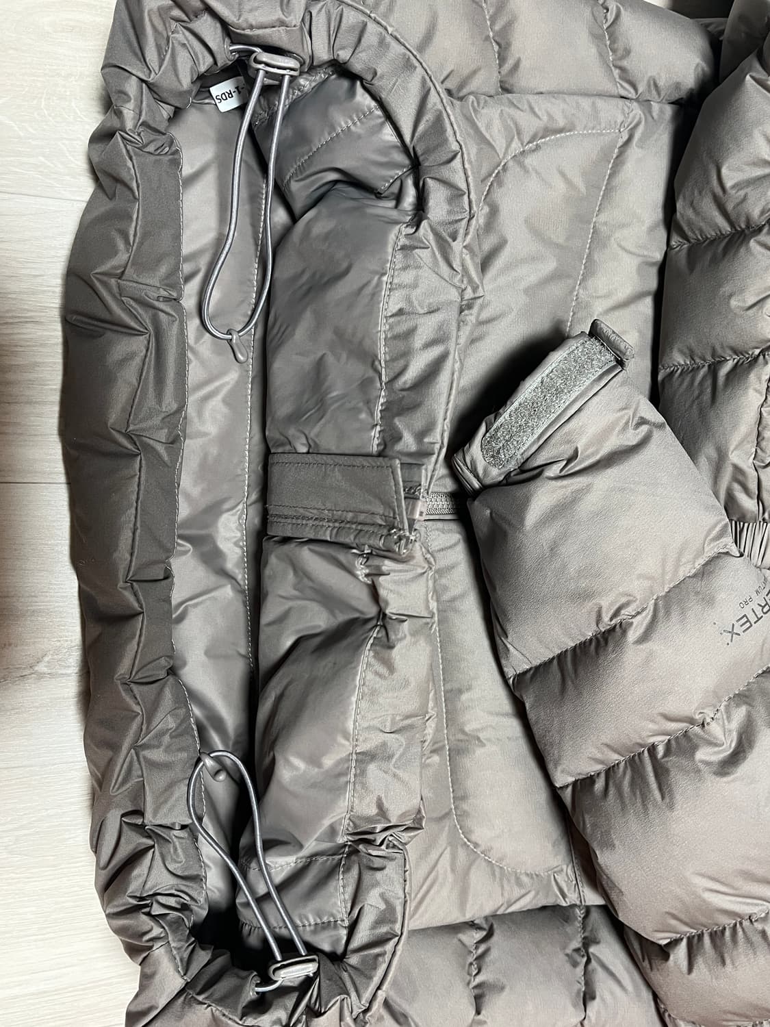 노스페이스 경량패딩 다크베이지 모카 S 상품이미지6