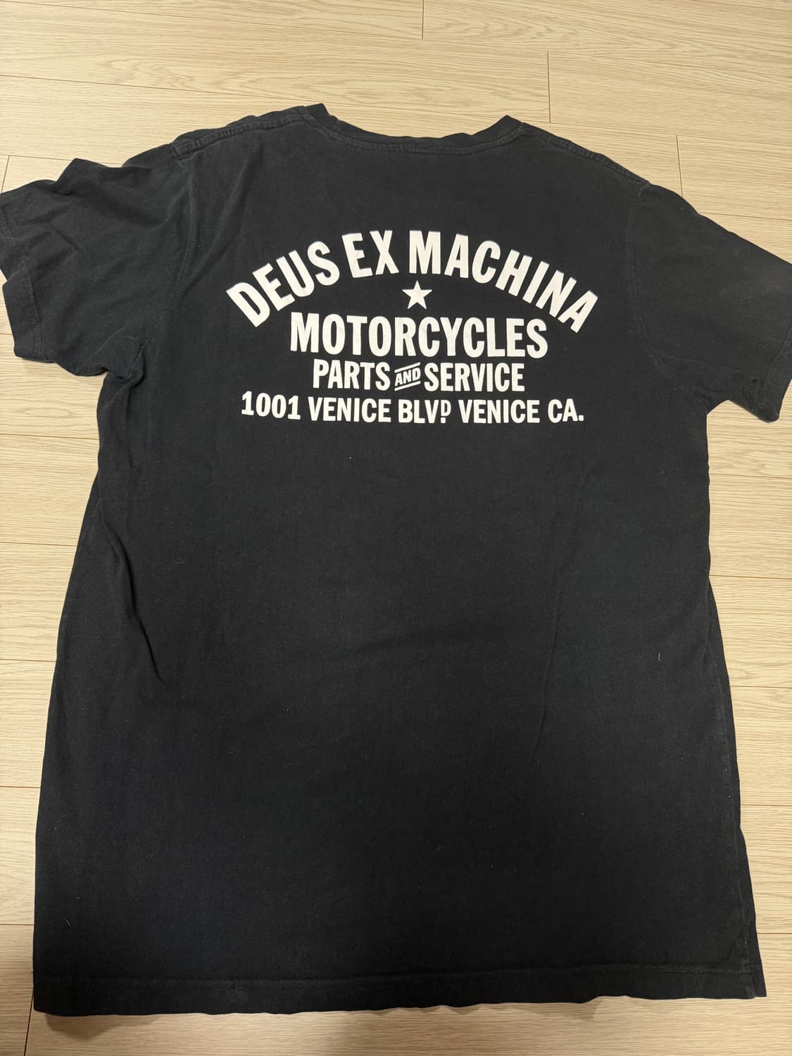 데우스 블랙 반팔티 xl (뒷면 프린팅) 상품이미지3