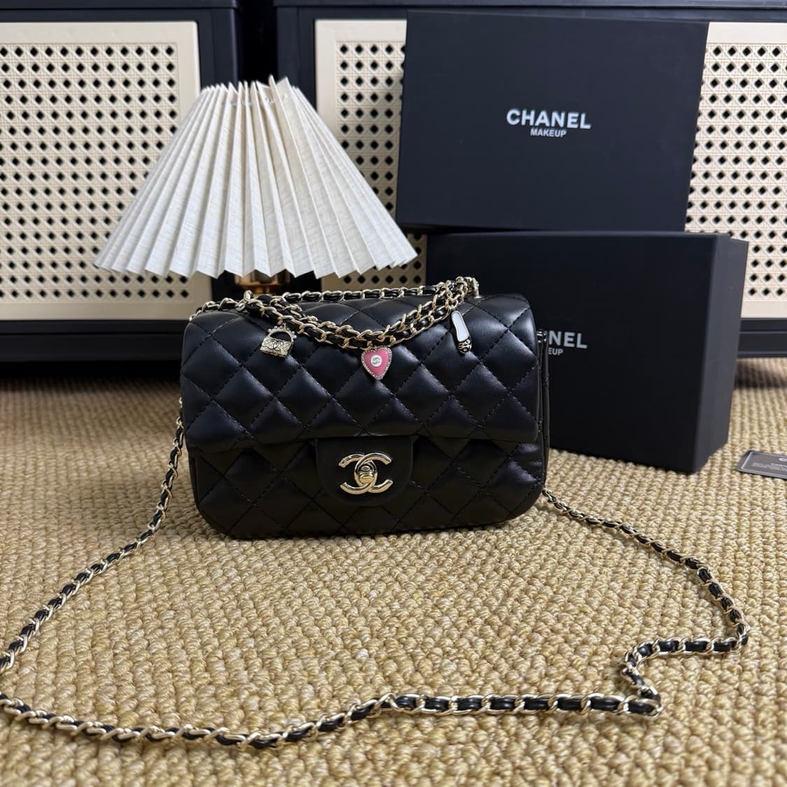 샤넬VIP 리미티드 에디션 기프트 래더 하트쉐입 크로스백 상품이미지5