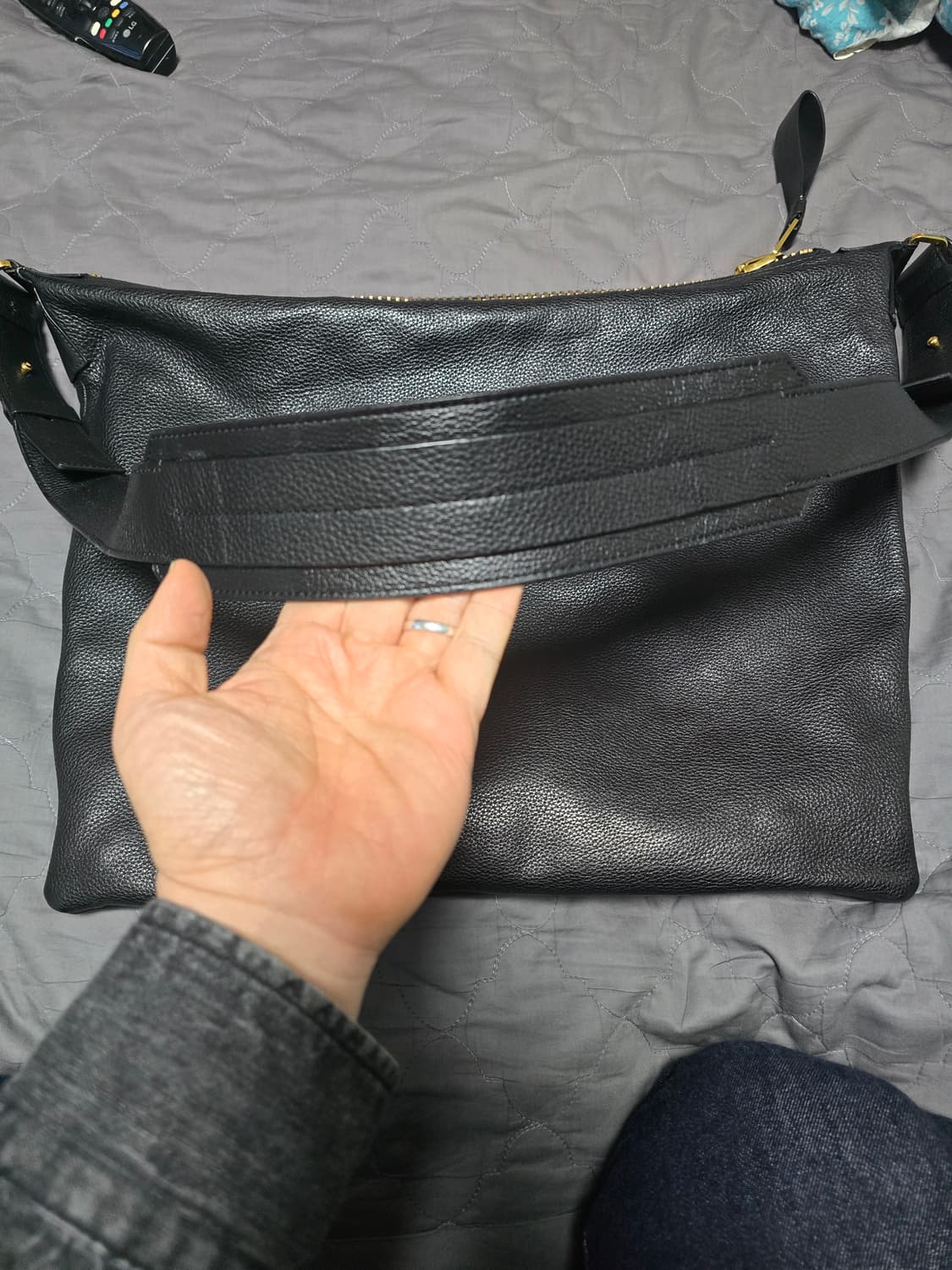 톰포드 블랙 빅 크로스백 상품이미지2