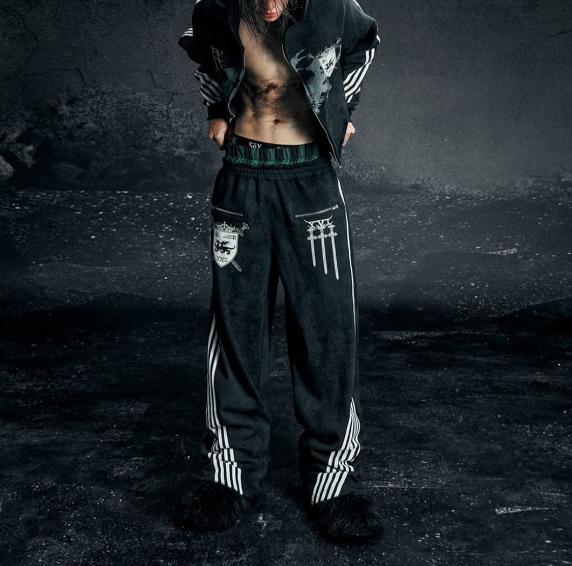 Royal knight Club Waxed trackpants 상품이미지1