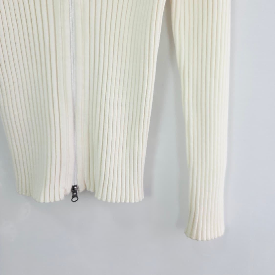 [AMOMENTO] 아모멘토 아이보리 골지 집업 니트 여성 0 상품이미지4