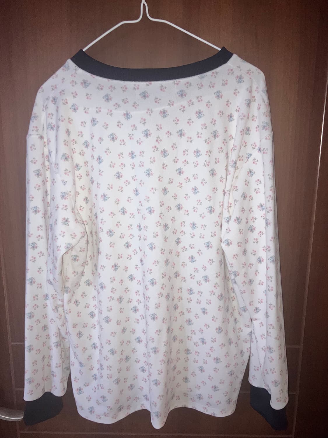 샵페어리 테리티셔츠 V neck flower terry shirt 상품이미지4