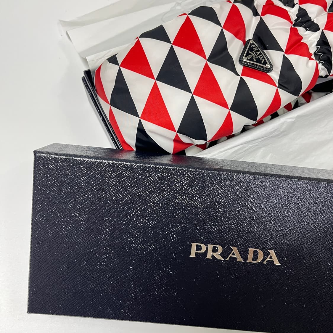 새상품 프라다 패딩 장갑 트라이앵글 로고 패턴 상품이미지8