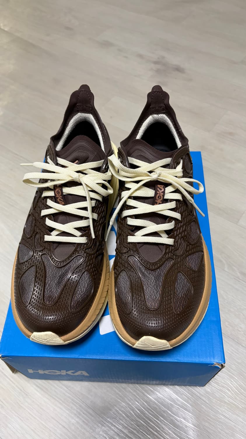 [260] 호카 마하 케이지드 월넛 3회착 카멜 사장 착용 상품이미지3