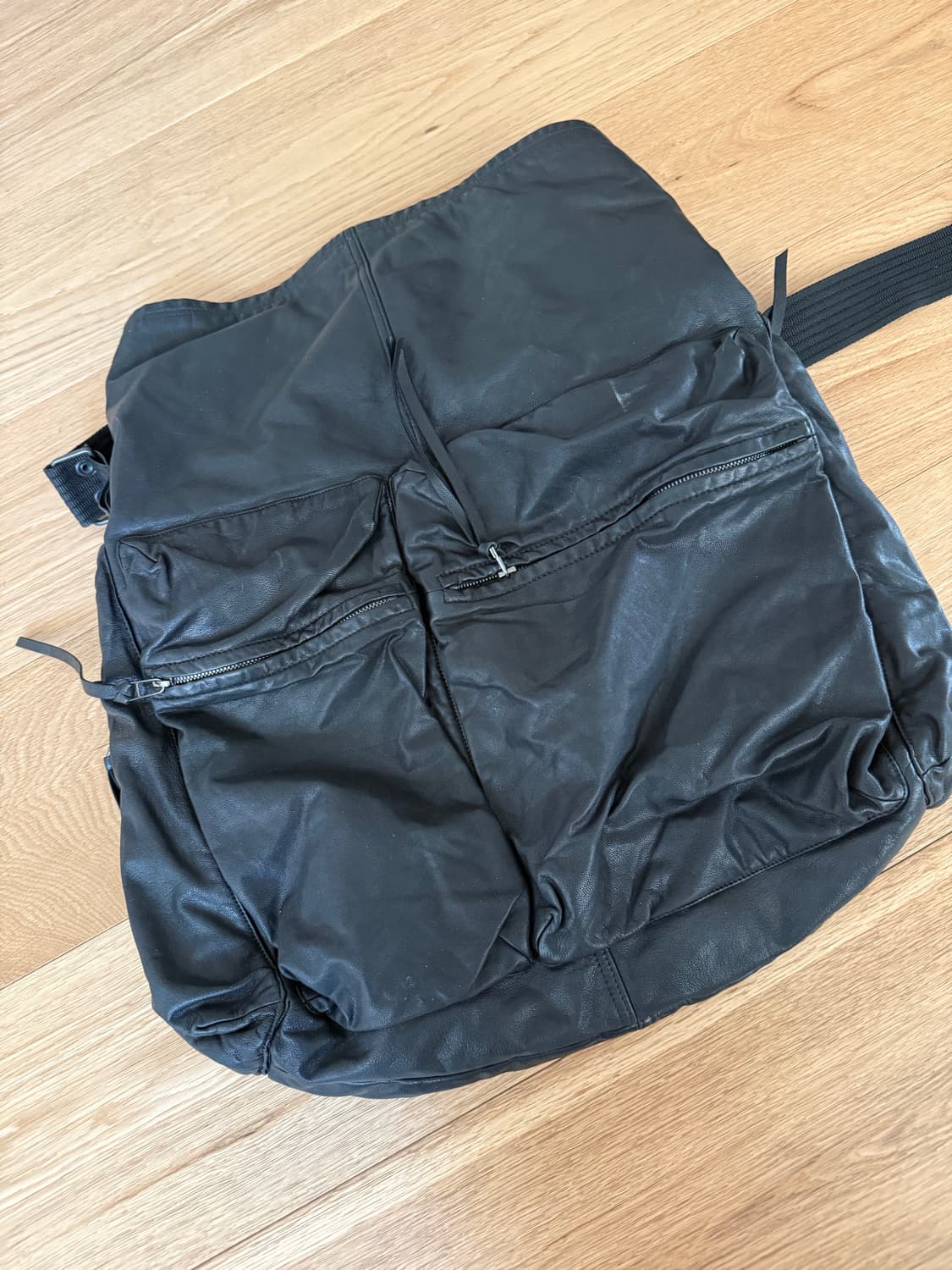 The viridi anne 더 비리디 안느 고트레더 메신저 백 상품이미지3