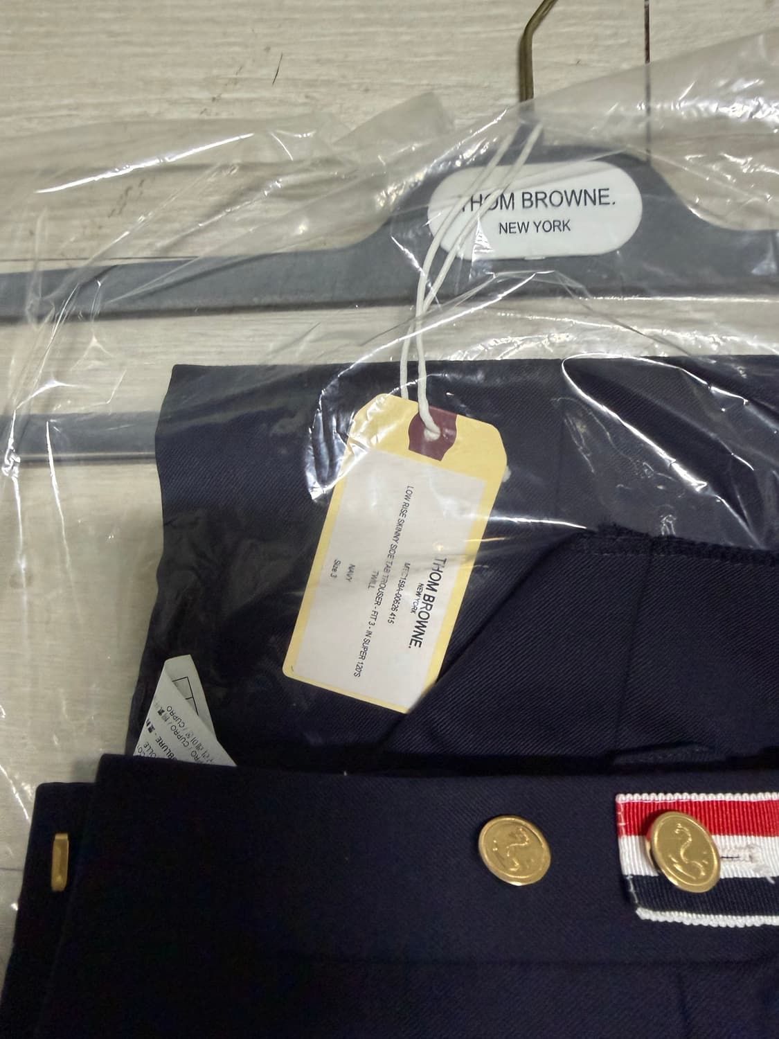 톰브라운 네이비 금장 슬랙스 팬츠 로우라이즈 3 새상품 팝니다 상품이미지1