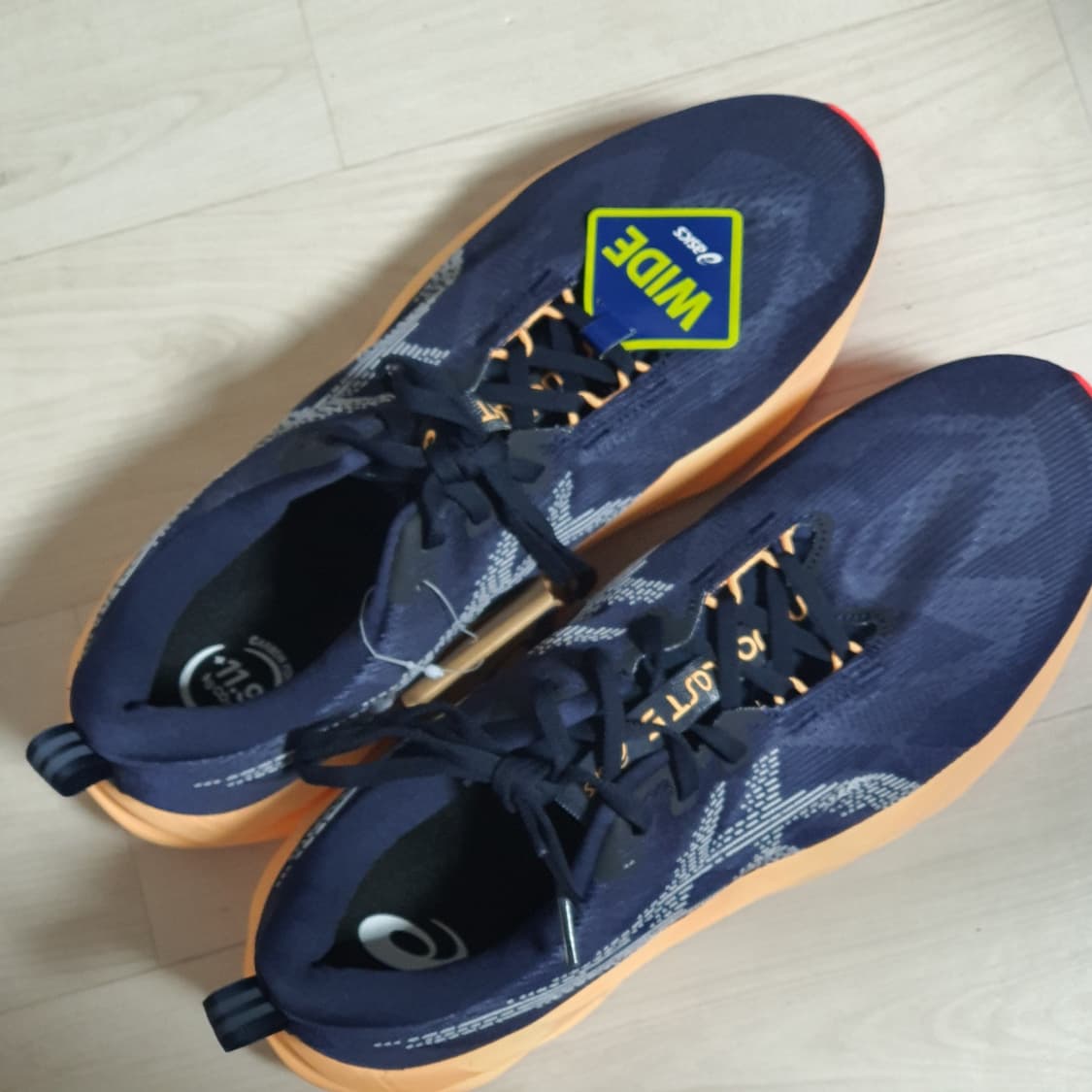 아식스 노바블라스트 5 와이드 300mm 새상품 상품이미지5