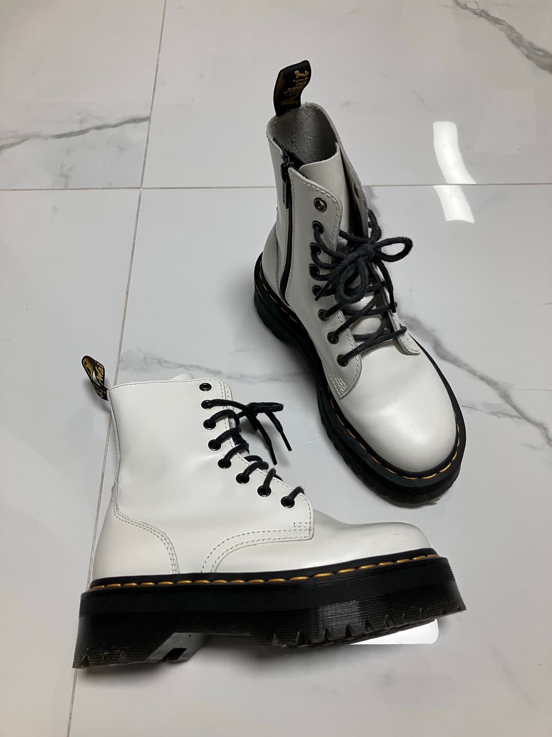 닥터마틴 제이든 화이트 uk4 딱 1번신은 새거 상품이미지2