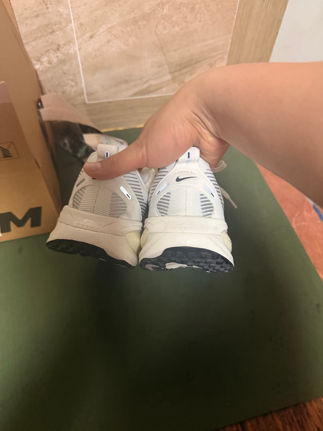 나이키 보메로18 270 상품이미지7