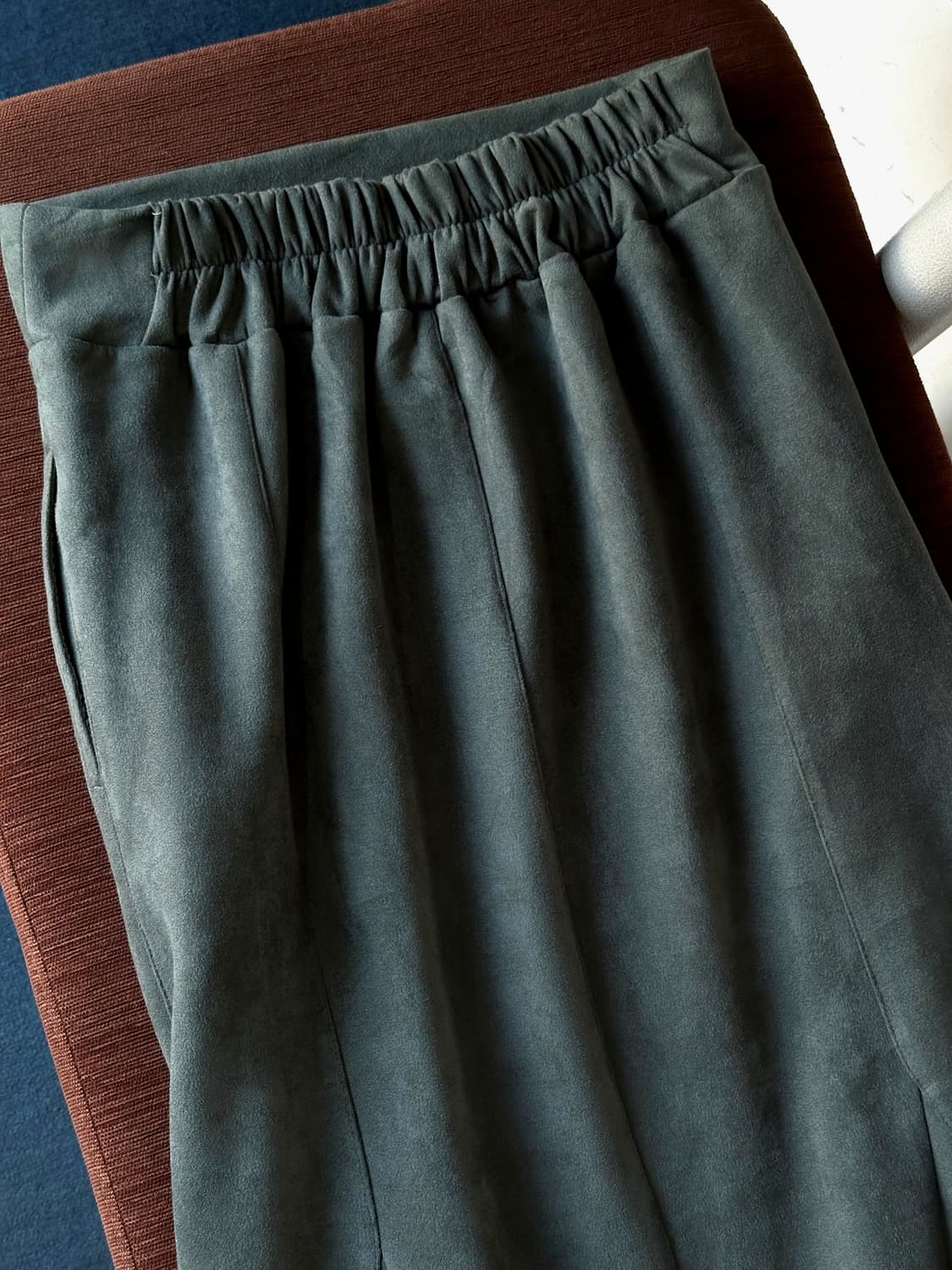 Fake suede flare silhouette skirt 상품이미지9