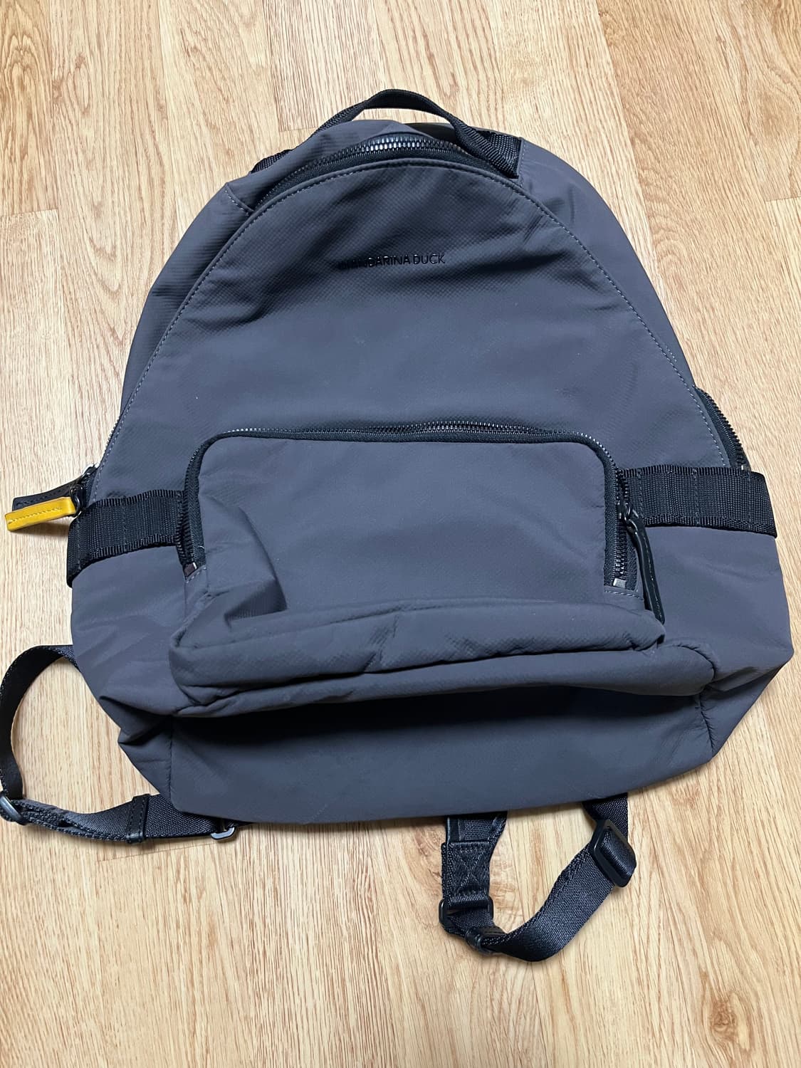 만다린 덕 그레이 백팩 가방 상품이미지3