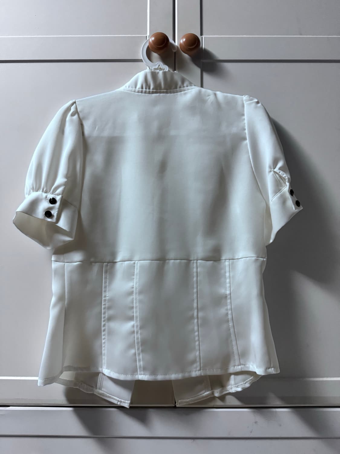 반팔 플리츠 화이트 블라우스 상품이미지3