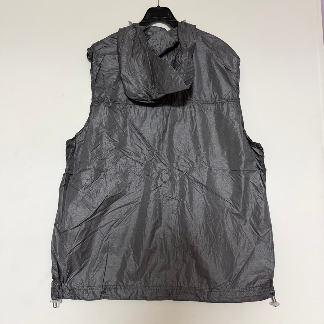 새상품 남자 후드 바람막이 조끼 (차콜) 상품이미지2