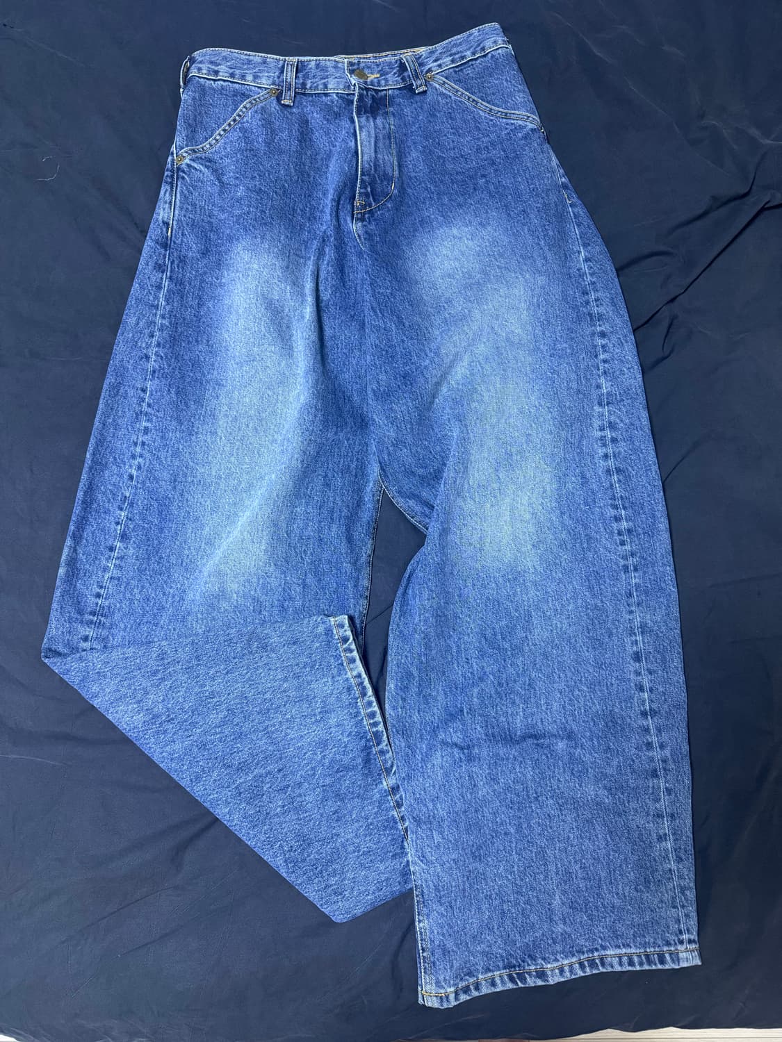 3) 해칭룸 와이드 커브진 워시드 블루 상품이미지1