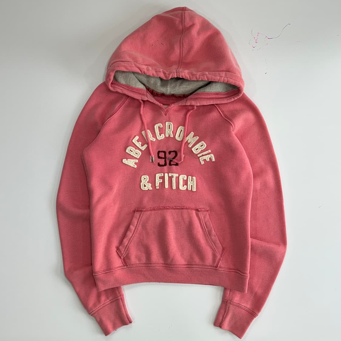 Abercrombie 아베크롬비 스펠아웃 로고 핑크 후드티 상품이미지4