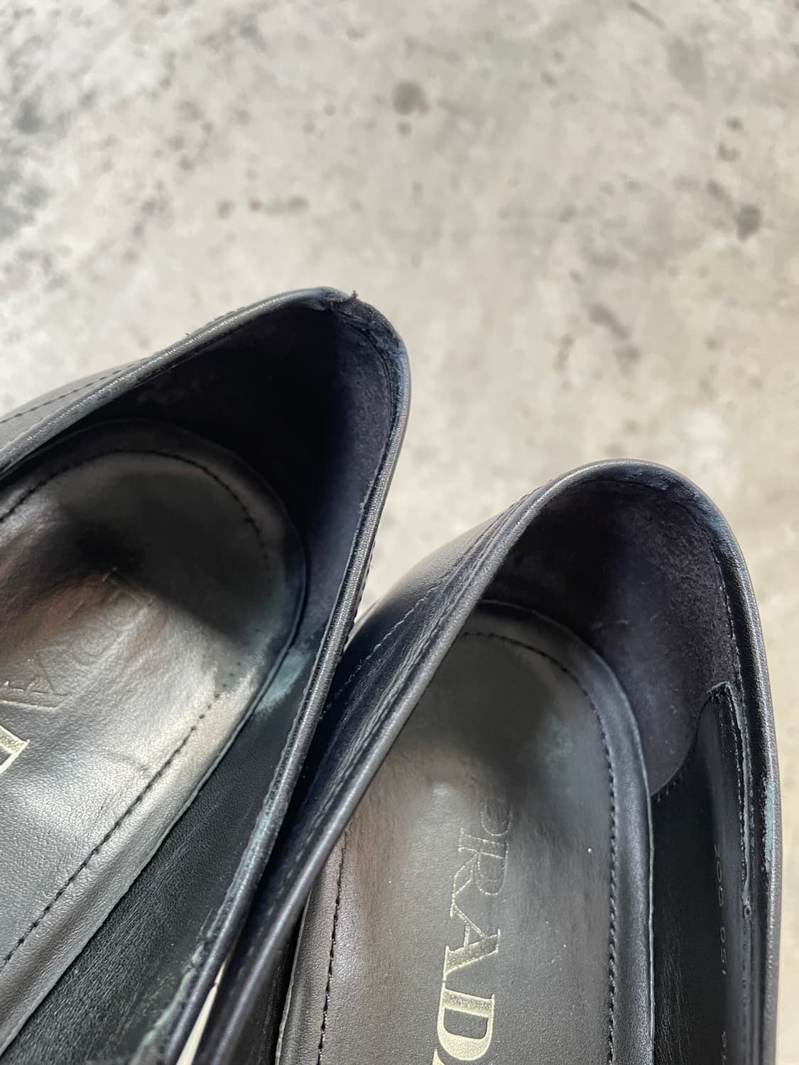 00s Prada All Black Laether Slip-on 상품이미지9