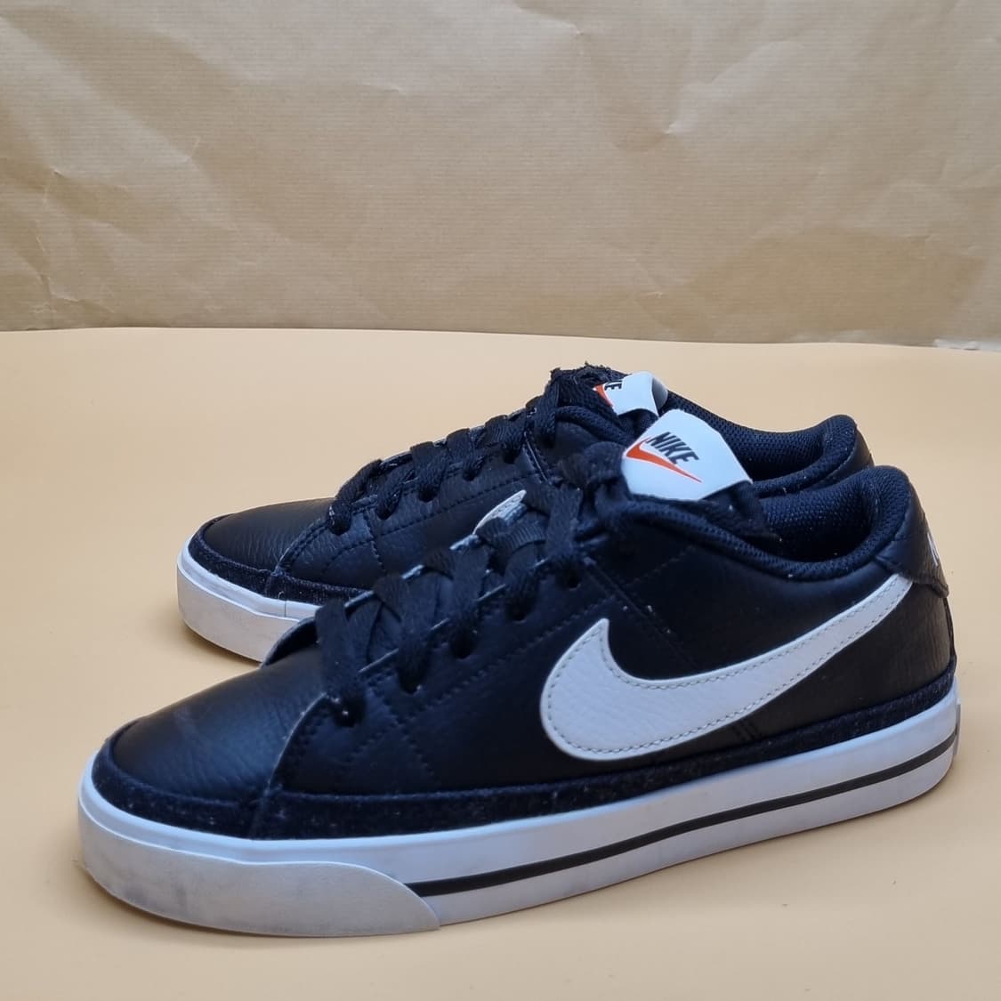 나이키 코트 레거시. 레더 스니커즈225. 상품이미지1