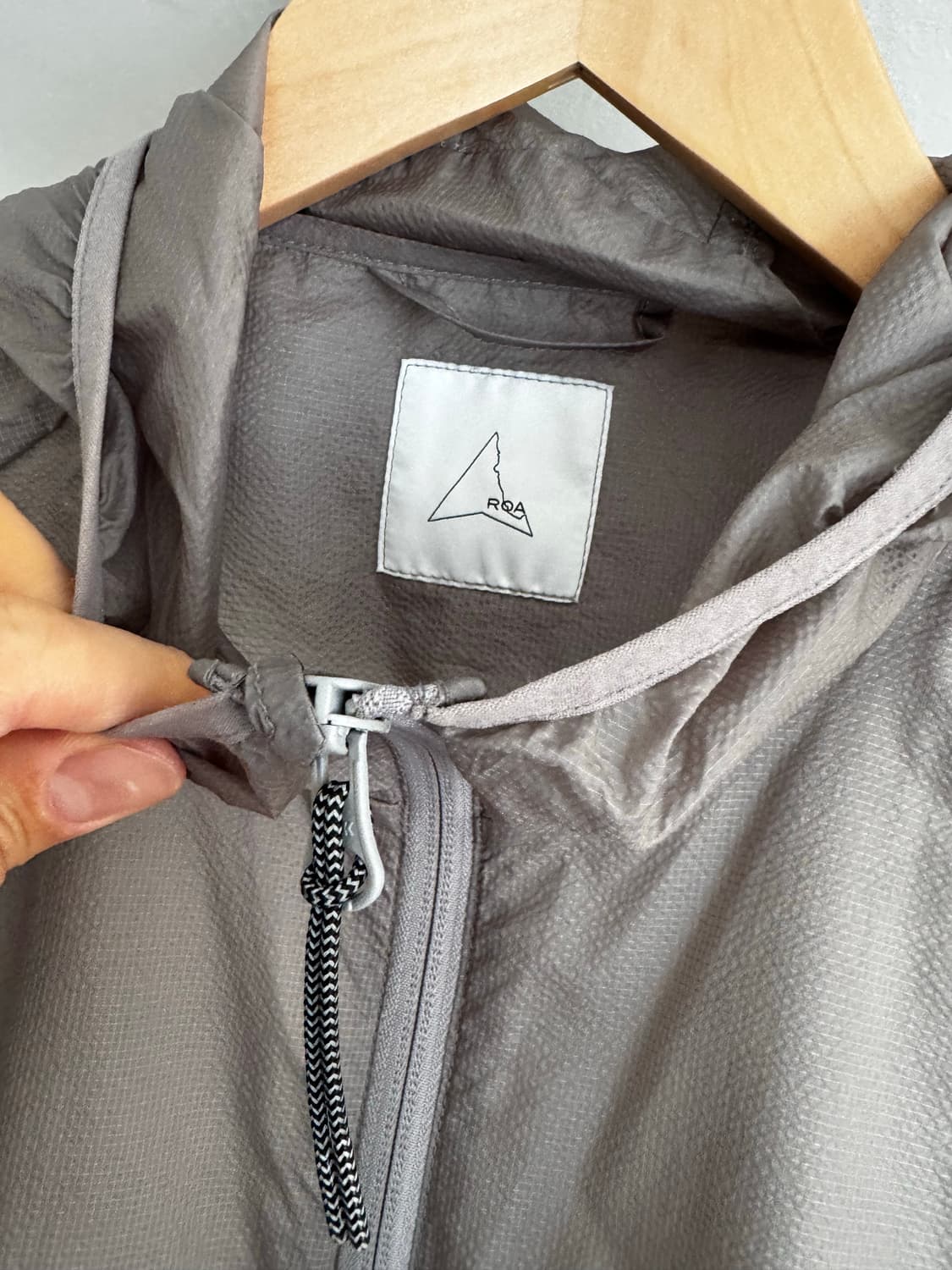 로아 휴 패커블 윈드 자켓 그레이 m 상품이미지3