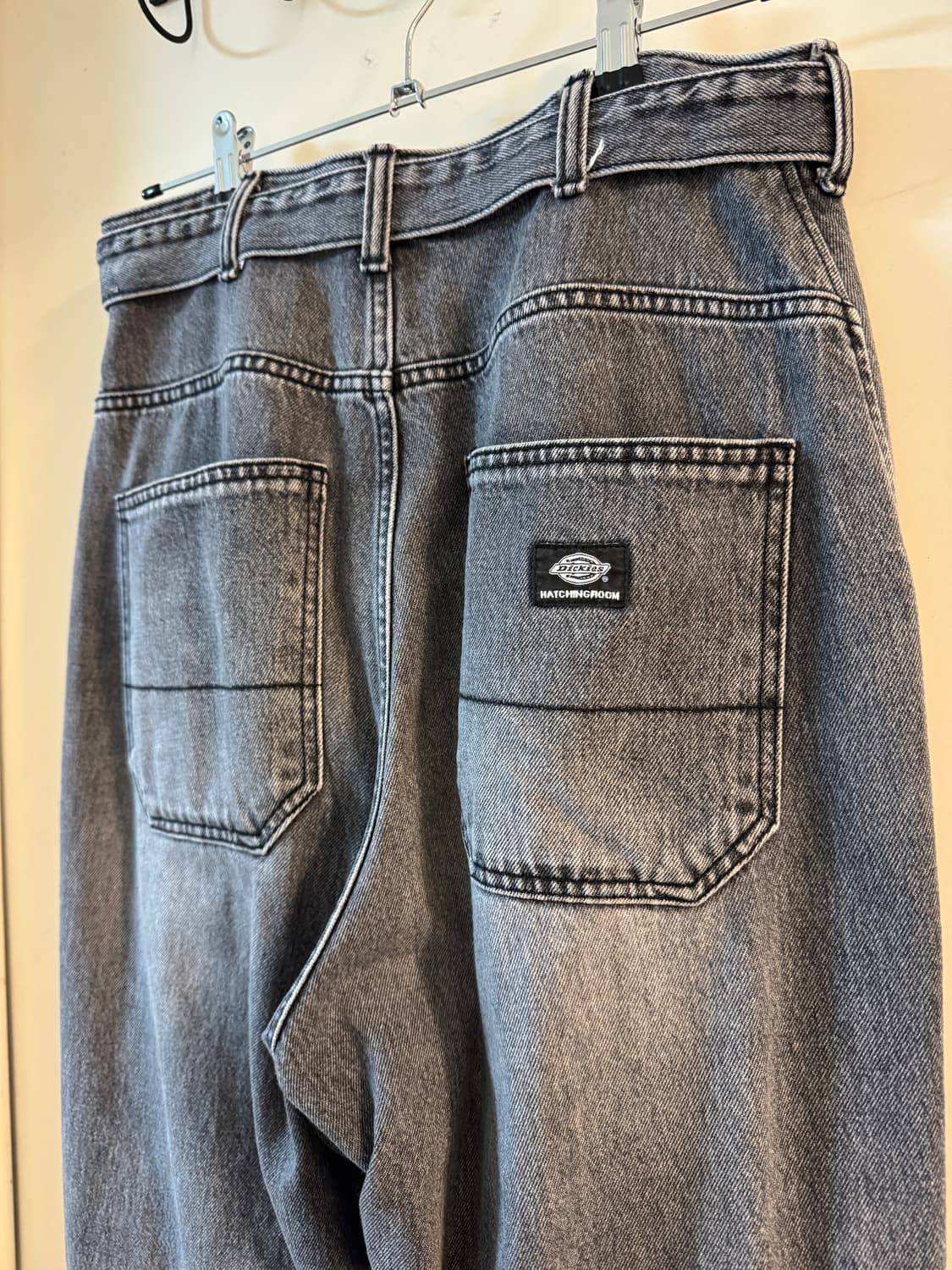 해칭룸 X 디키즈 Belted Snow Jeans Washed Black 상품이미지3