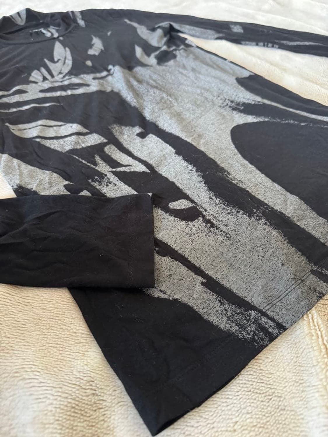 율리우스 홀 그래픽 하이넥 탑 상품이미지6