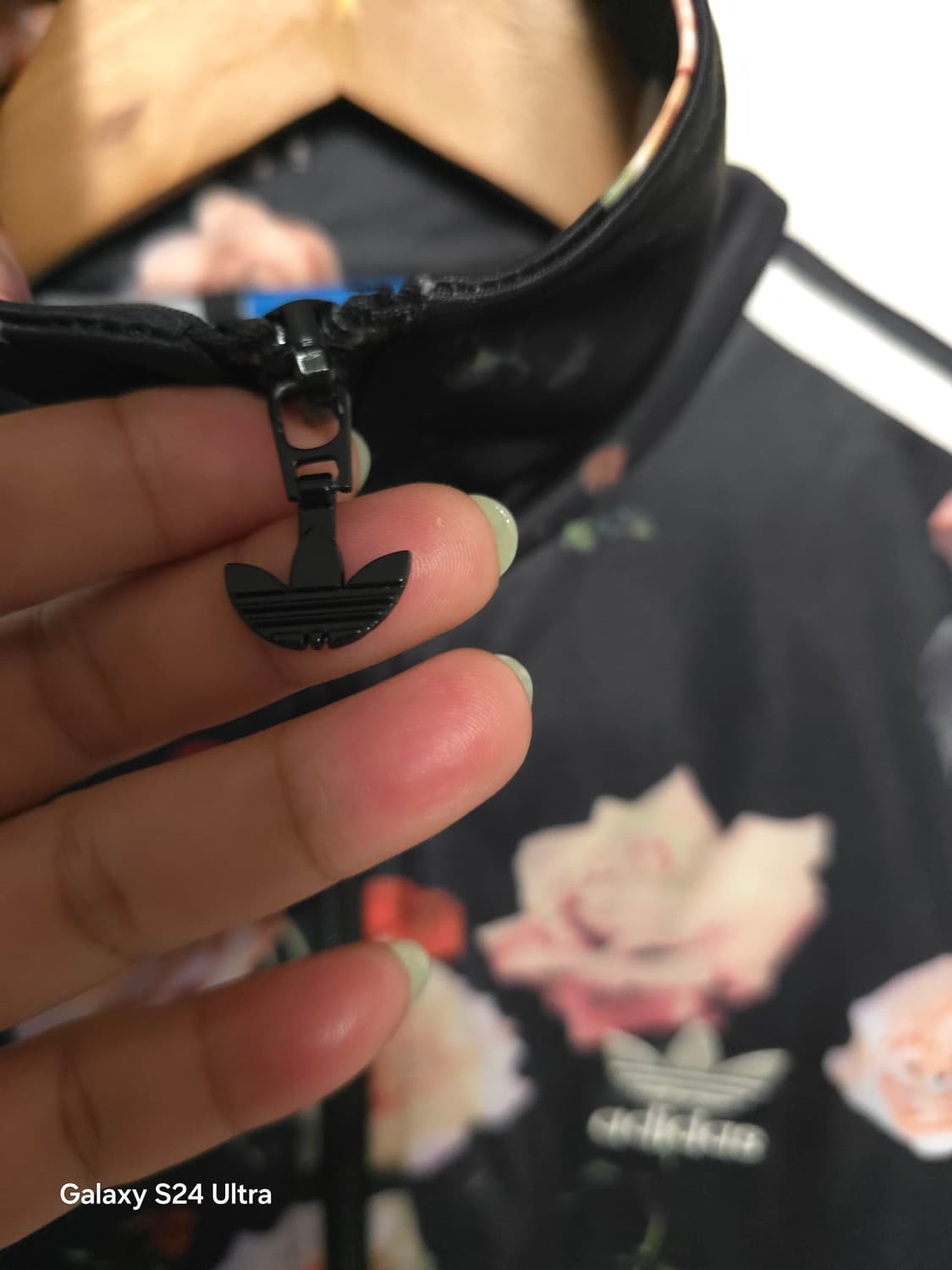 아디다스 블랙 플라워 져지 UK 8 ✨️정품✨️

 상품이미지4