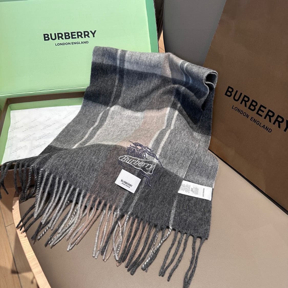버버리 체크 스카프 상품이미지3
