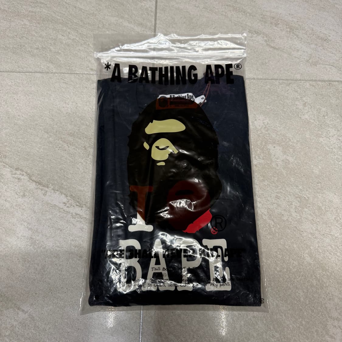 미개봉 새상품 [S] 베이프 로고 인사이드 아웃 릴렉스드 핏 티셔츠 상품이미지2