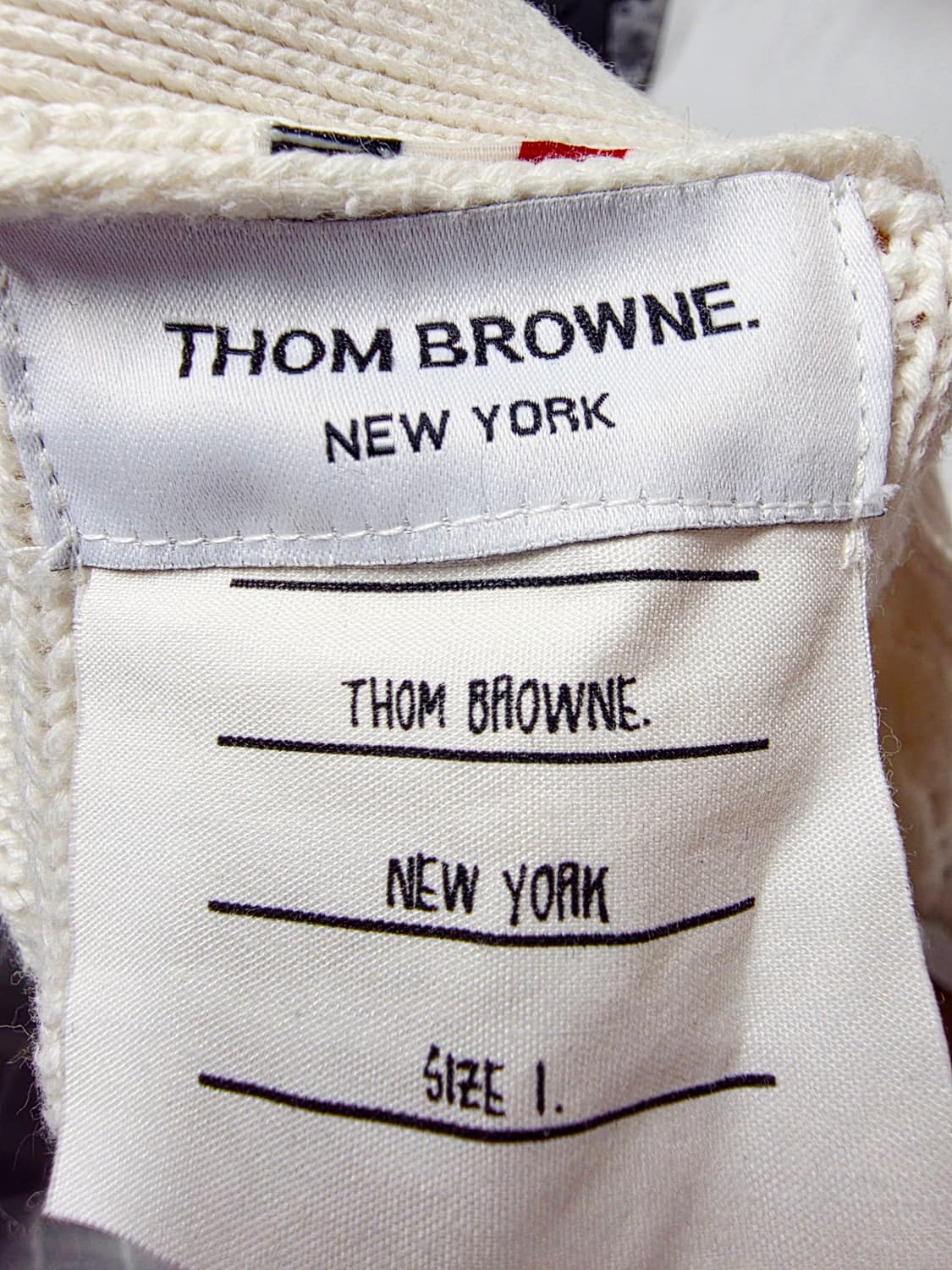 [톰브라운] 화이트 케이블 꽈배기 니트 사선 완장 가디건 1 여성55 상품이미지3