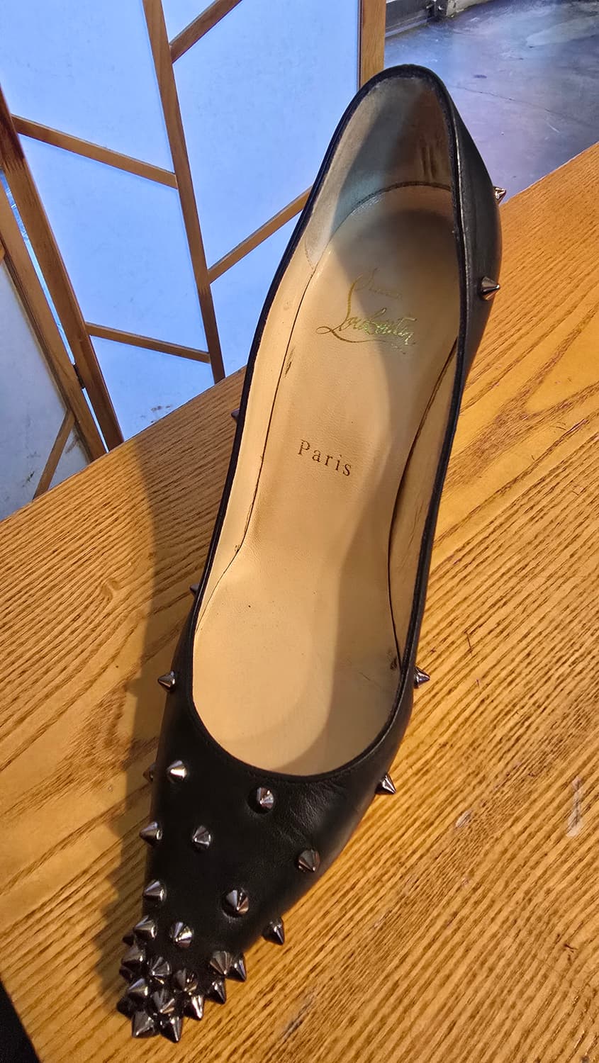 크리스찬 루부탱 블랙스터드 힐 상품이미지5