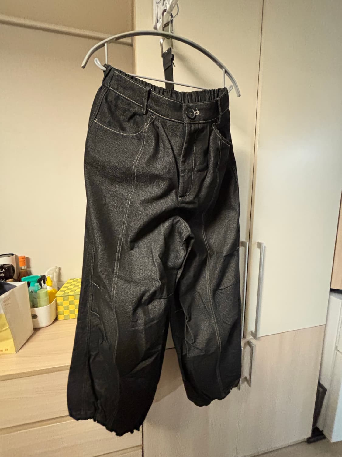 아캄 Knee Pin-tuck Printed Denim Pants 상품이미지3