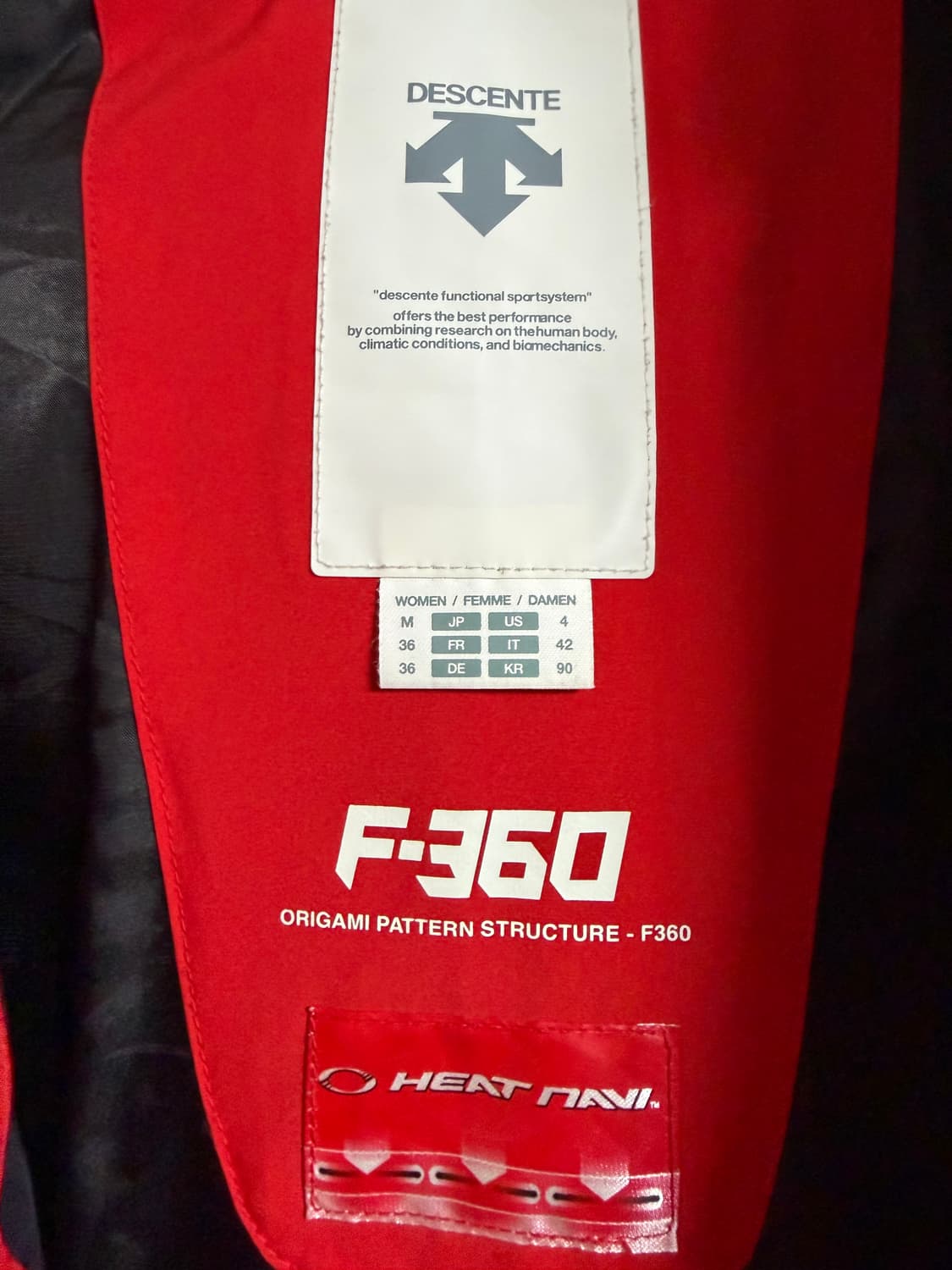 데상트 스위스 스키팀 F-360 다운 상품이미지3