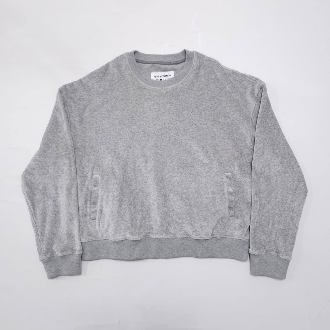 타이핑미스테이크 벨벳 스웻셔츠 상품이미지1