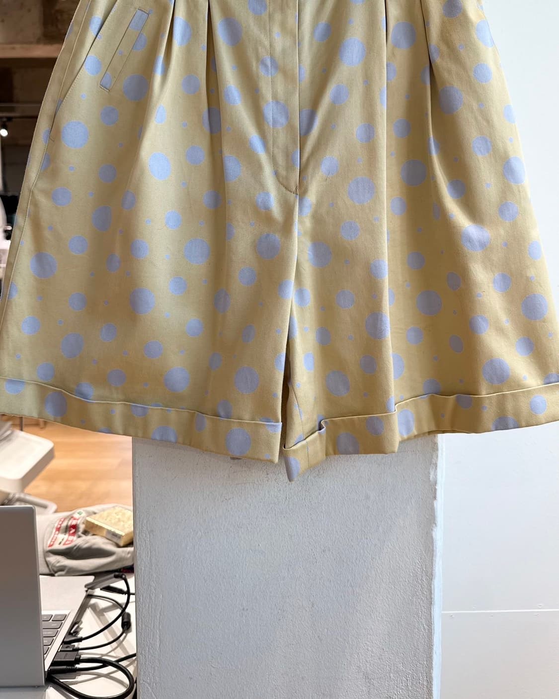 크리스찬 디올 스포츠 옐로우 도트 하프팬츠  상품이미지4