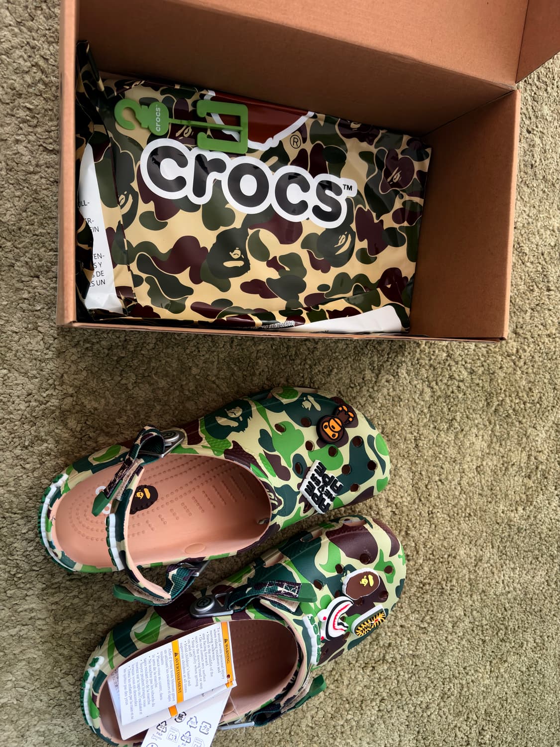 크록스 x 베이프 클래식 클로그 차이 상품이미지5