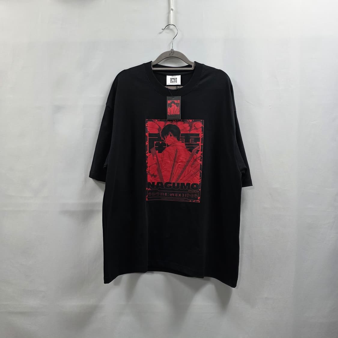 0166 [사카모토  데이즈] 나가모  캐릭터 블랙 반팔 티셔츠 공용 상품이미지1