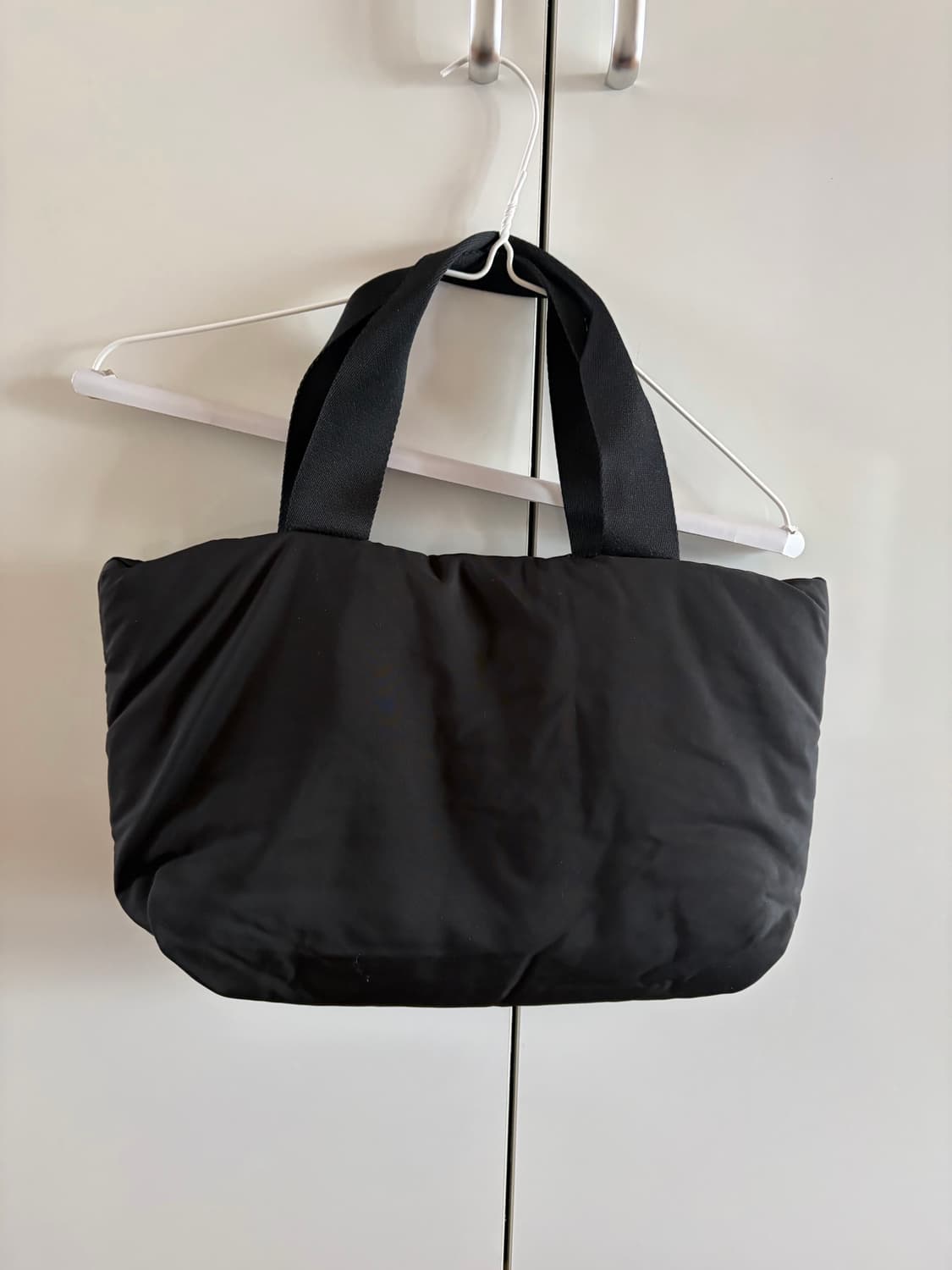 코스 패디드백 블랙 상품이미지1