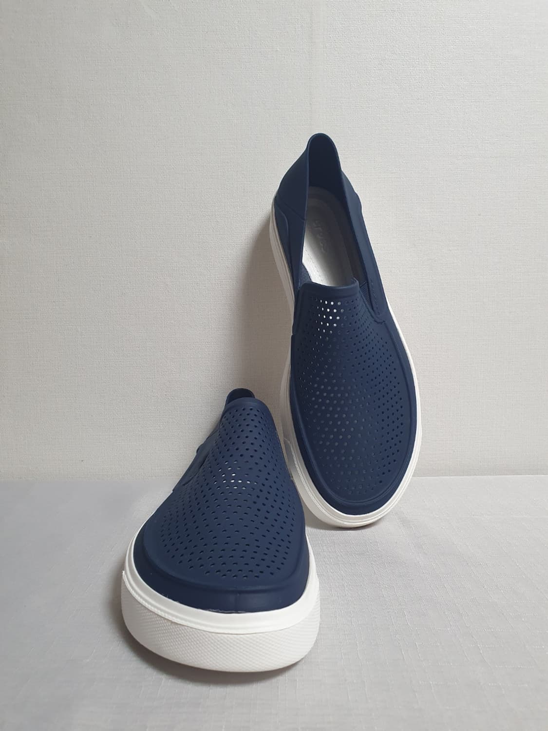 280mm 크록스 시티레인 로카 슬립온 네이비 화이트 상품이미지6