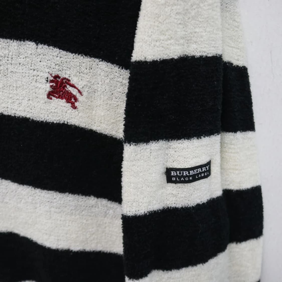 버버리 블랙라벨 스트라이프 브이넥 니트 61293 상품이미지8
