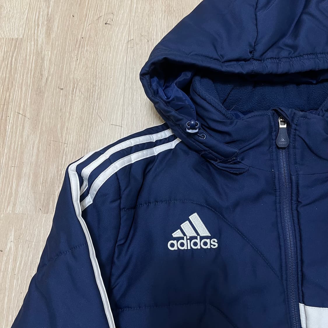 아디다스 삼선 사이드라인 로고 다운 후드점퍼 M(95) 상품이미지3